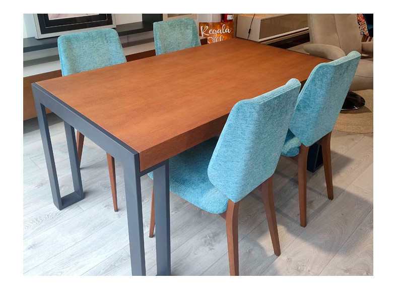 Conjunto de mesa y sillas en oferta