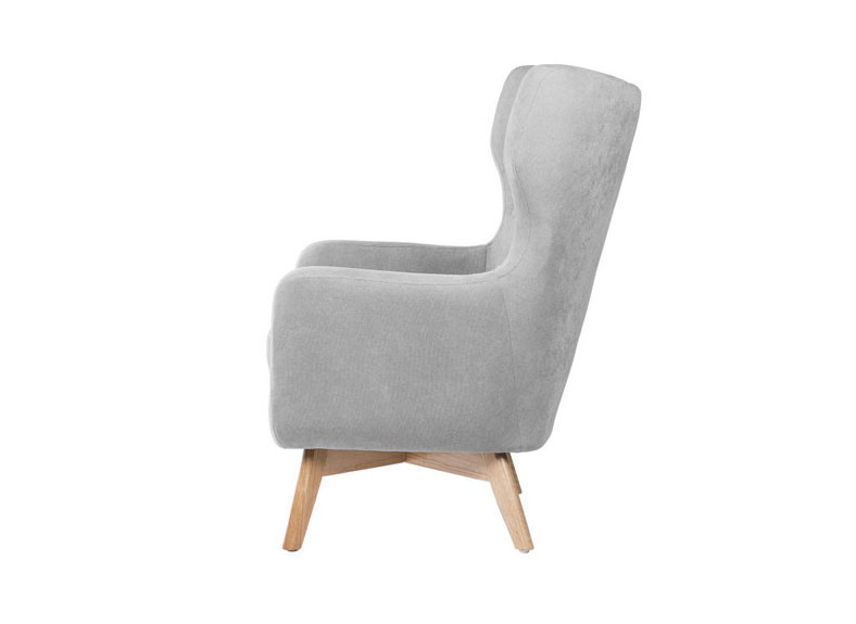 Sillón tapizado en gris claro en nuestra tienda de muebles en Silla, Valencia