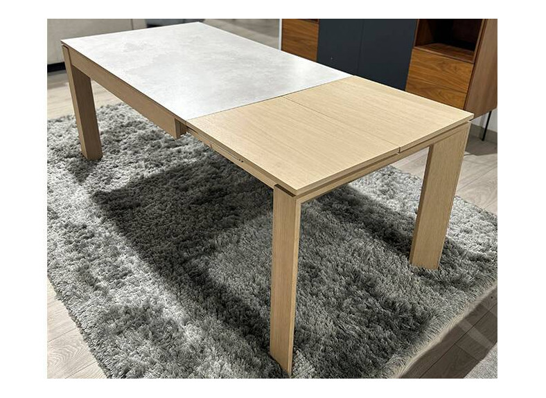 Mesa de salón o comedor con un extensible